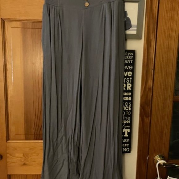 Nice Paradise Crop Pants by MUDD - Picture 1 of 8